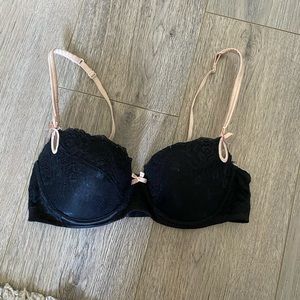Elle McPherson bra